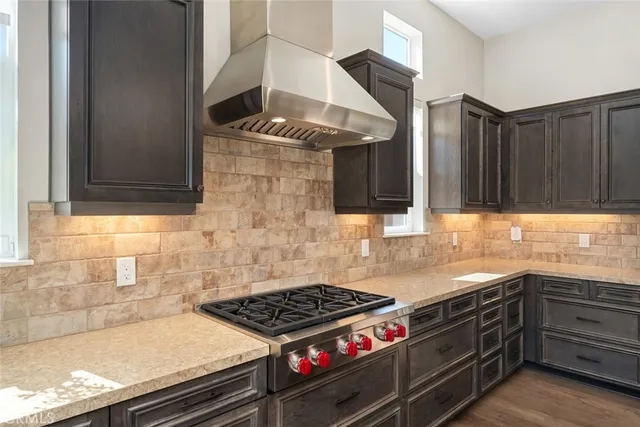 a view of a house with backyard and porch