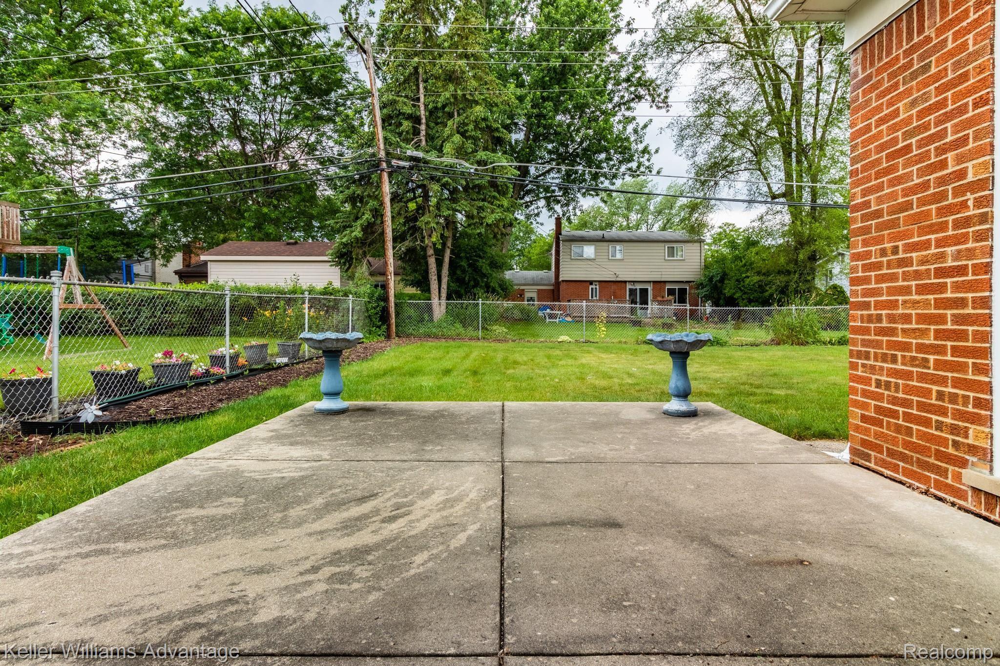 15603 Levan Road Livonia, MI 48154 - Photo 28 of 35 IMG_9187-HDR.JPG