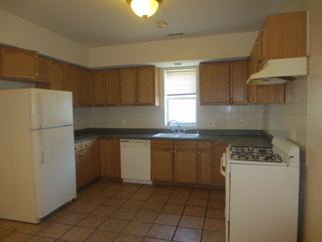 7228 West 39th Street, Unit 2E Riverside, IL 60534 - Photo 4 of 10