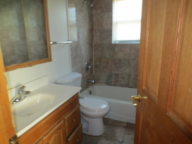 7228 West 39th Street, Unit 2E Riverside, IL 60534 - Photo 8 of 10