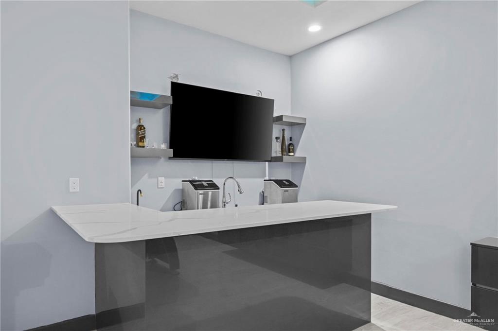 2321 Martha's Lane Mission, TX 78573 - Photo 28 of 36 Unfurnished office featuring sink