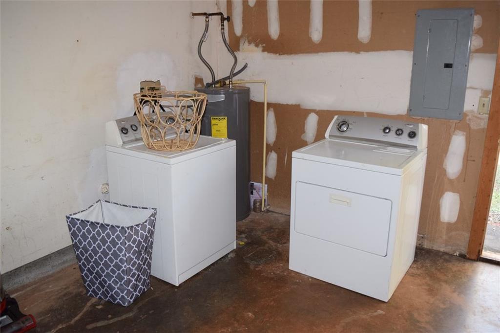 705 Triune Mill Road Thomaston, GA 30286 - Photo 31 of 39 a utility room with dryer and washer