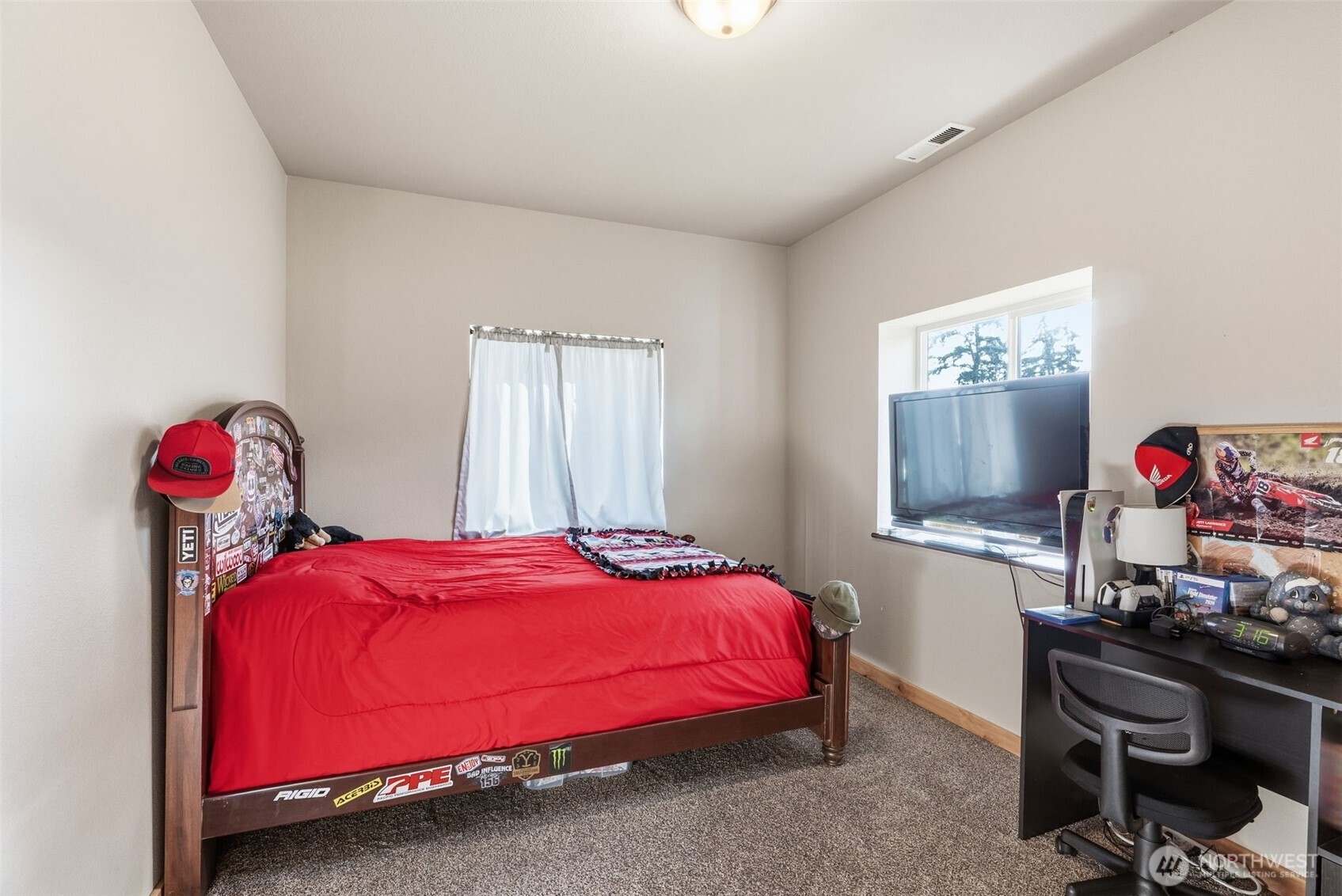 371 Toledo-Vader Road Toledo, WA 98591 - Photo 28 of 40 a bedroom with a bed and a window