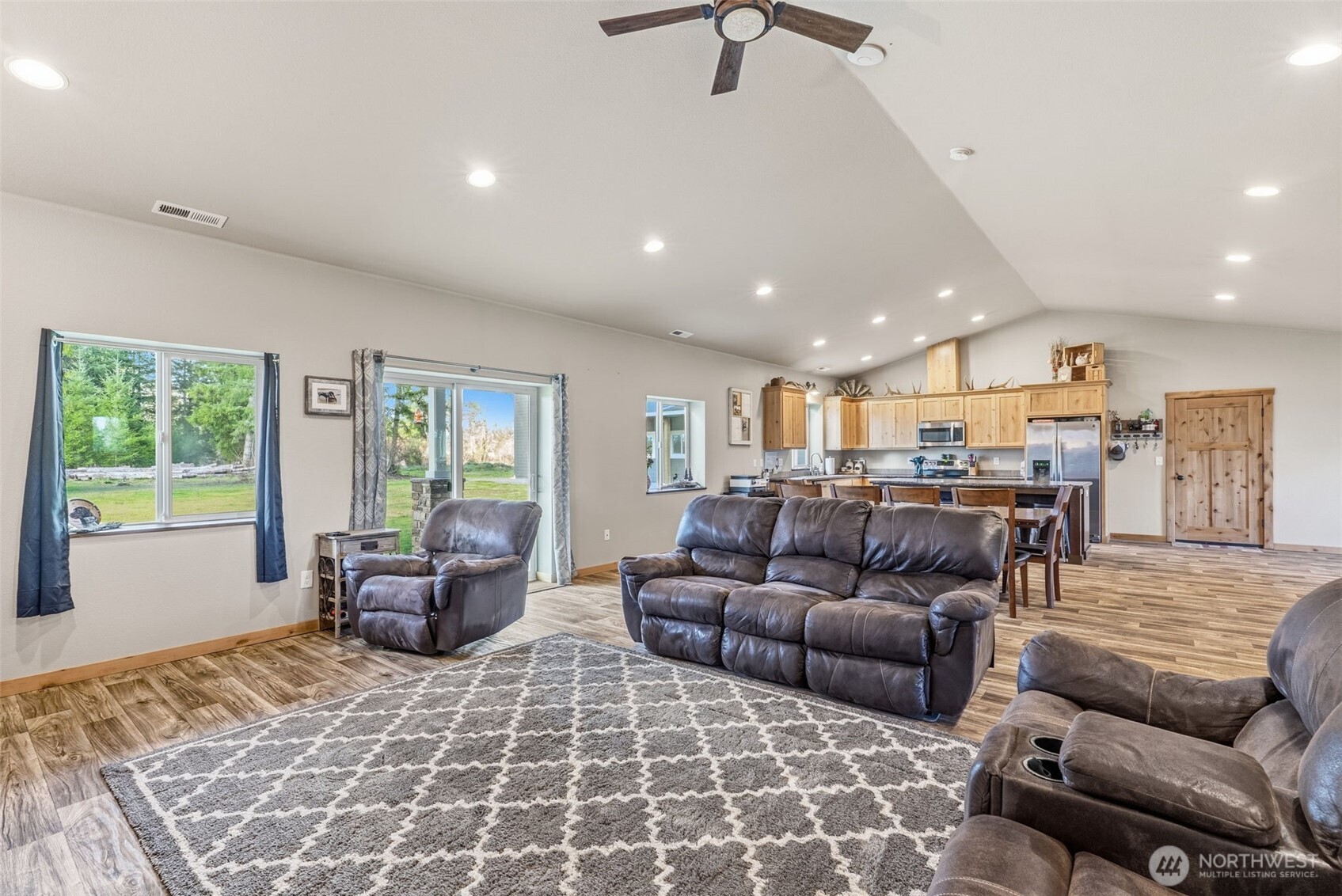 371 Toledo-Vader Road Toledo, WA 98591 - Photo 33 of 40 a living room with furniture and a table