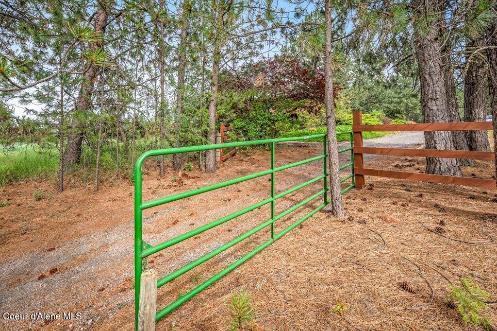 3018 South Signal Point Road Post Falls, ID 83854 - Photo 101 of 117 2 Gated driveway