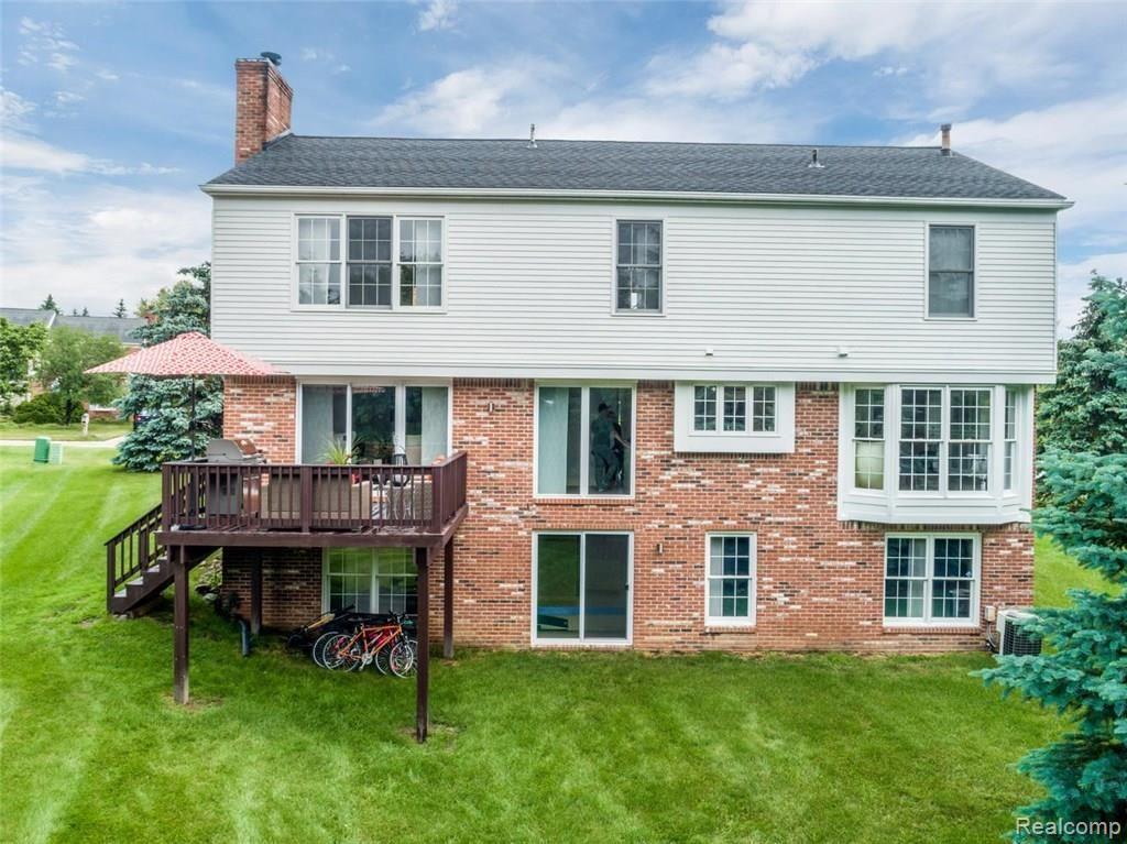 1713 Hillcrest Drive Rochester Hills, MI 48306 - Photo 3 of 37