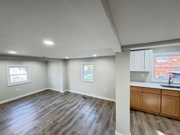 $2,500 | 110 West Easton Street, Hamden, CT 06514