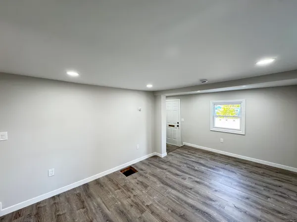 $2,500 | 110 West Easton Street, Hamden, CT 06514