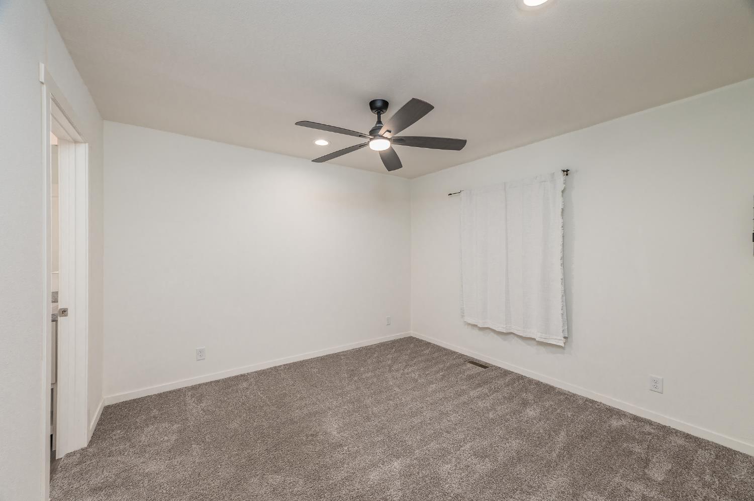 2307 Oakdale Road, Unit 13 Modesto, CA 95355 - Photo 19 of 36