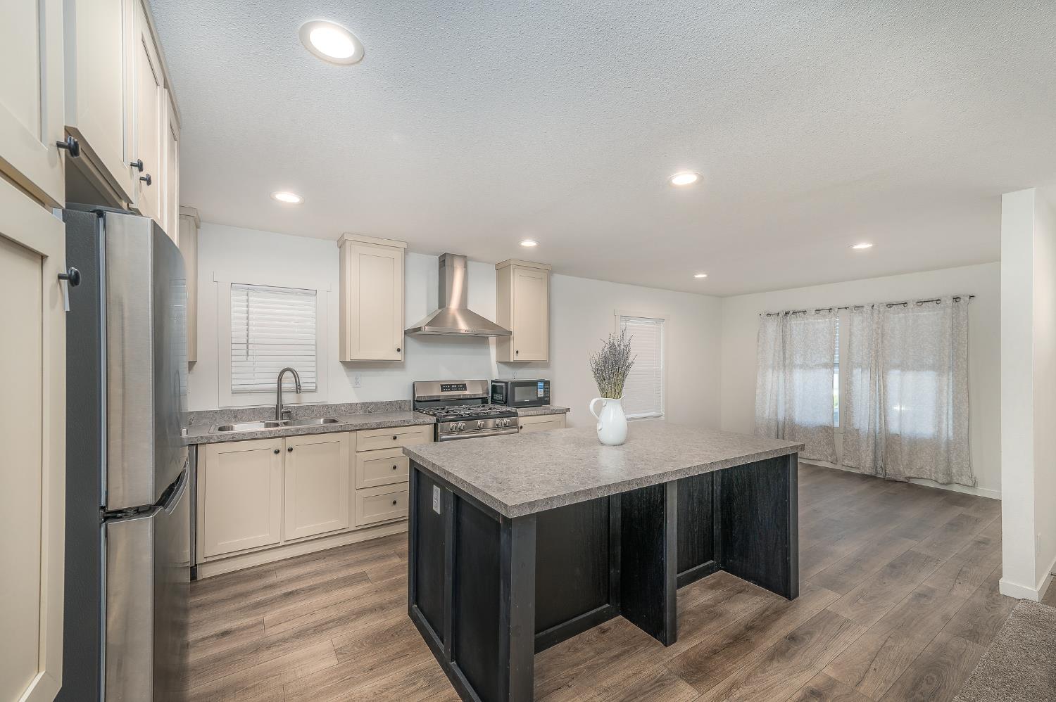 2307 Oakdale Road, Unit 13 Modesto, CA 95355 - Photo 6 of 36