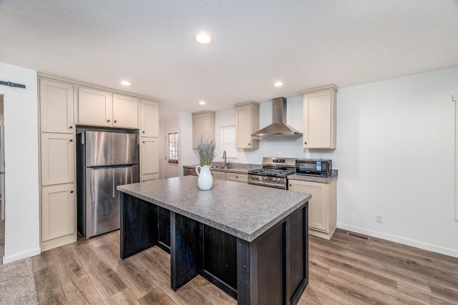 2307 Oakdale Road, Unit 13 Modesto, CA 95355 - Photo 7 of 36