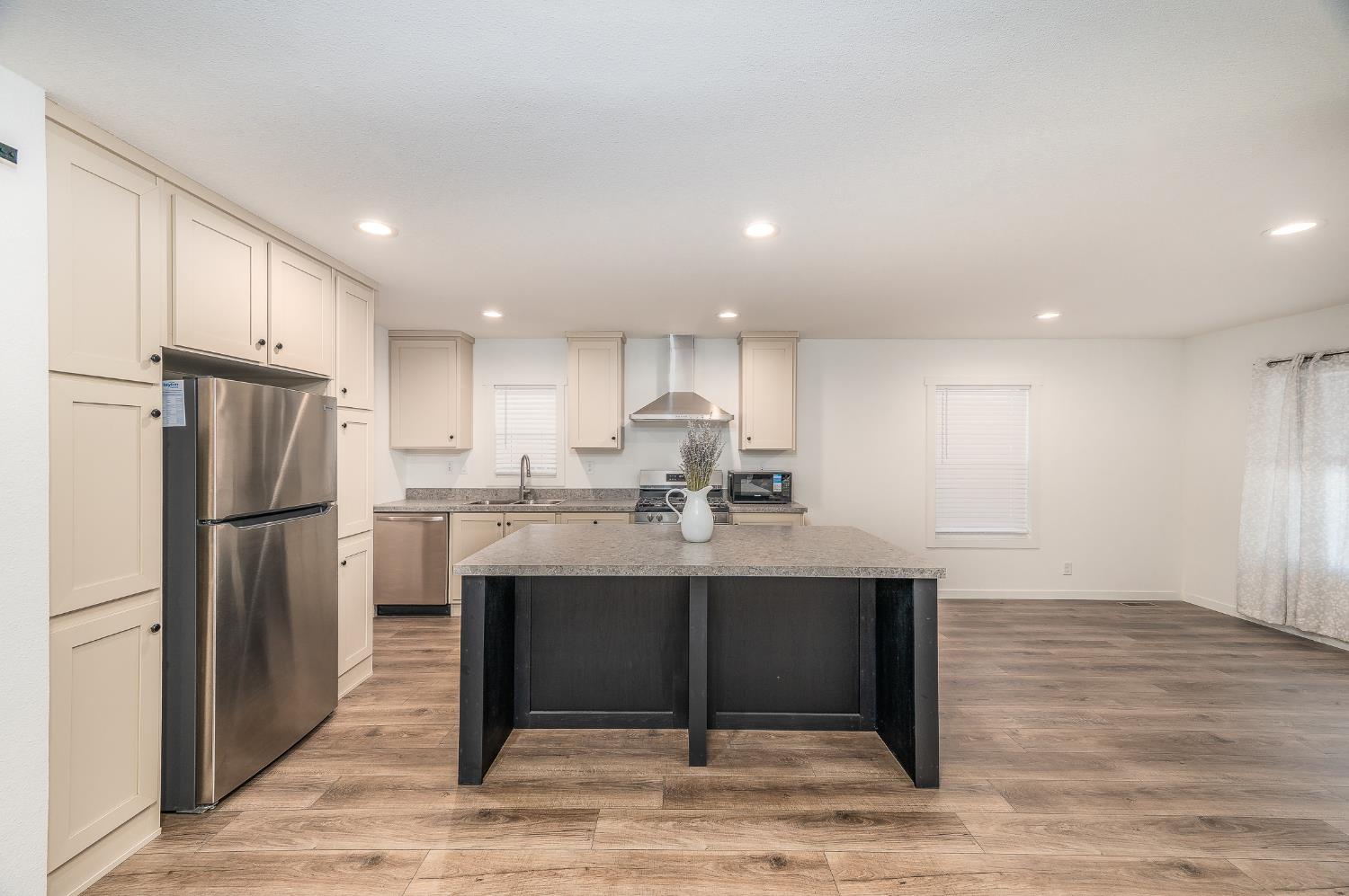 2307 Oakdale Road, Unit 13 Modesto, CA 95355 - Photo 9 of 36