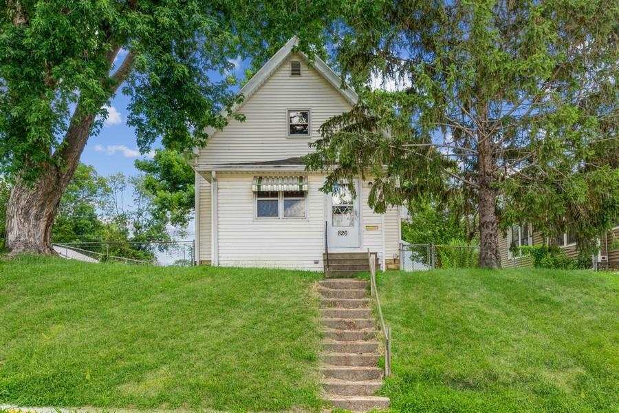 820 Center Point Road Northeast Cedar Rapids, IA 52402 - Photo 1 of 29 Gallery Image 1