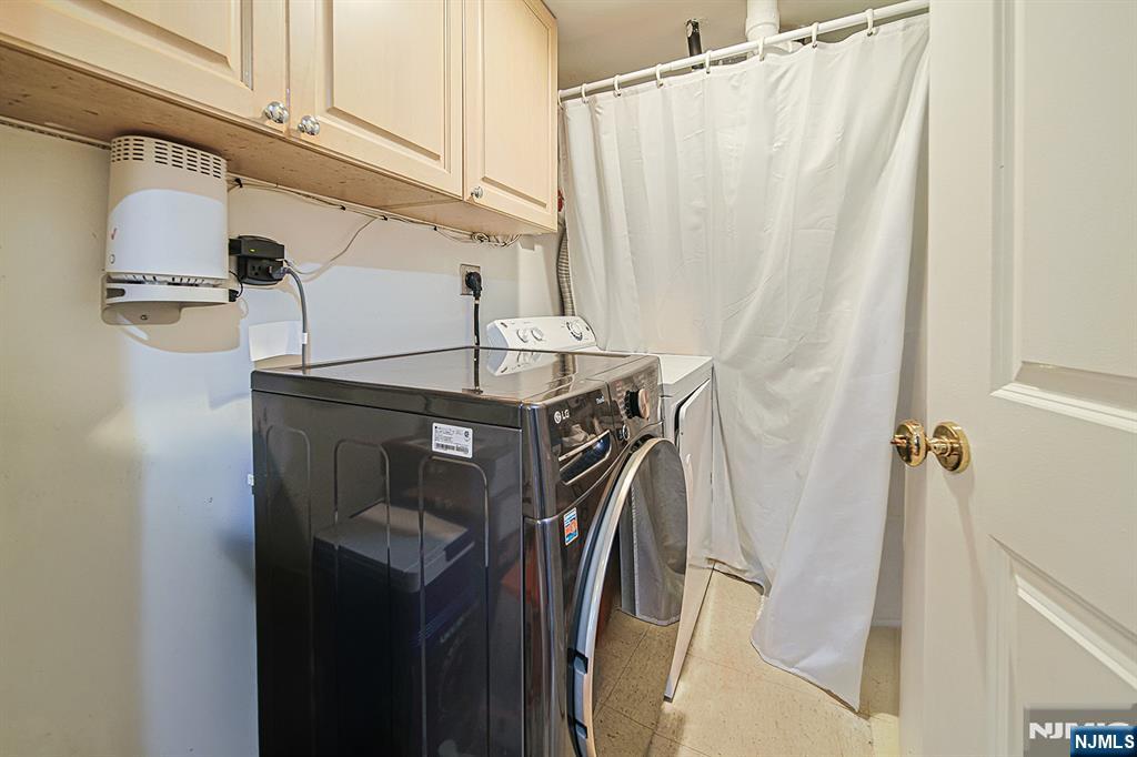 306 Smith Court, Unit R306 Edgewater, NJ 07020 - Photo 23 of 33