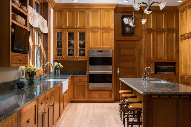 $4,900,000 | 3432 North Lake Drive, Milwaukee, WI 53211