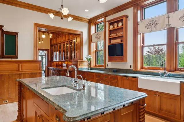 $4,900,000 | 3432 North Lake Drive, Milwaukee, WI 53211