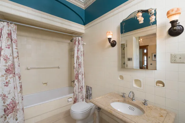 $4,900,000 | 3432 North Lake Drive, Milwaukee, WI 53211