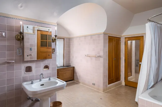 $4,900,000 | 3432 North Lake Drive, Milwaukee, WI 53211