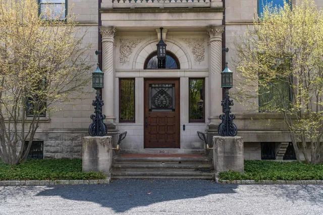 $4,900,000 | 3432 North Lake Drive, Milwaukee, WI 53211