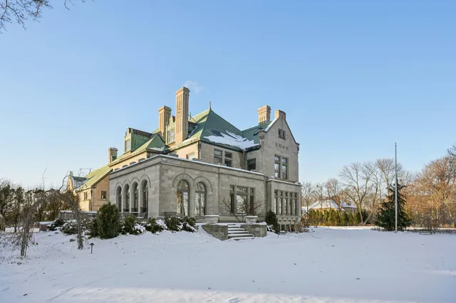 $4,900,000 | 3432 North Lake Drive, Milwaukee, WI 53211