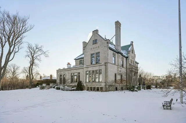 $4,900,000 | 3432 North Lake Drive, Milwaukee, WI 53211