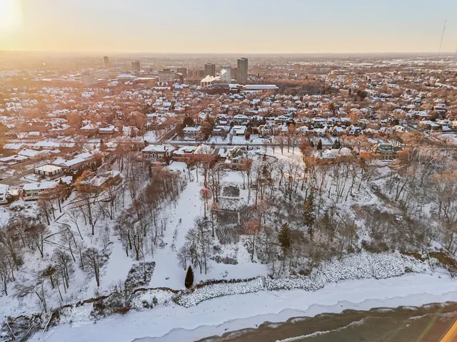 $4,900,000 | 3432 North Lake Drive, Milwaukee, WI 53211