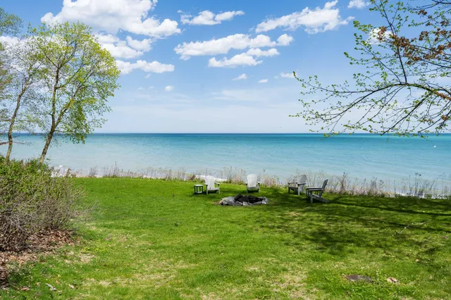 $4,900,000 | 3432 North Lake Drive, Milwaukee, WI 53211