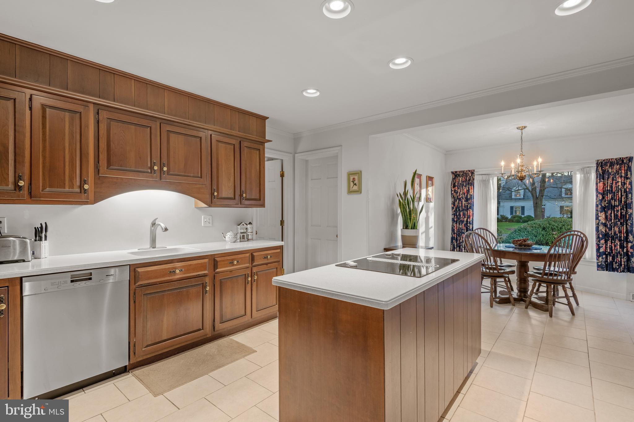 1515 Hillcrest Road Lancaster, PA 17603 - Photo 16 of 61 Spacious Kitchen