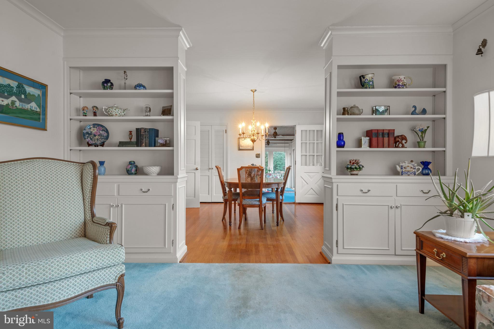 1515 Hillcrest Road Lancaster, PA 17603 - Photo 23 of 61 Living Room Built-ins