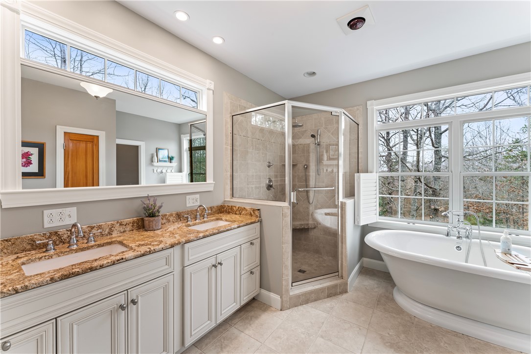 118 Bartram Trail Central, SC 29630 - Photo 19 of 40 Luxury main bathroom