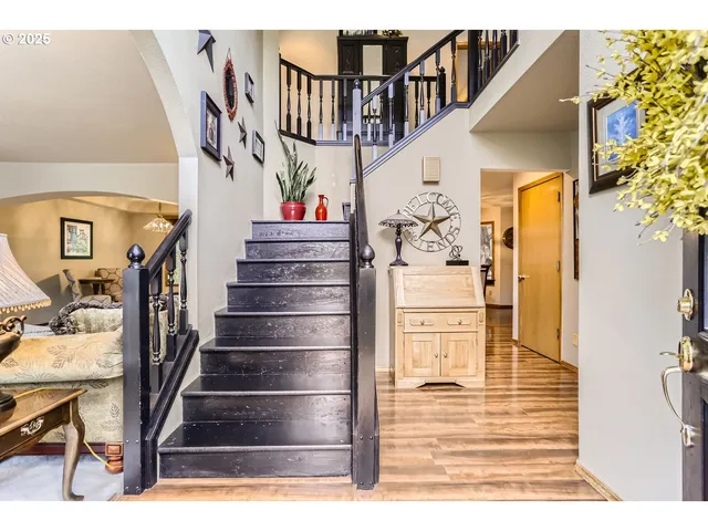 a view of entryway and hall