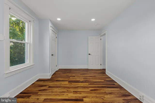 a view of empty room with window