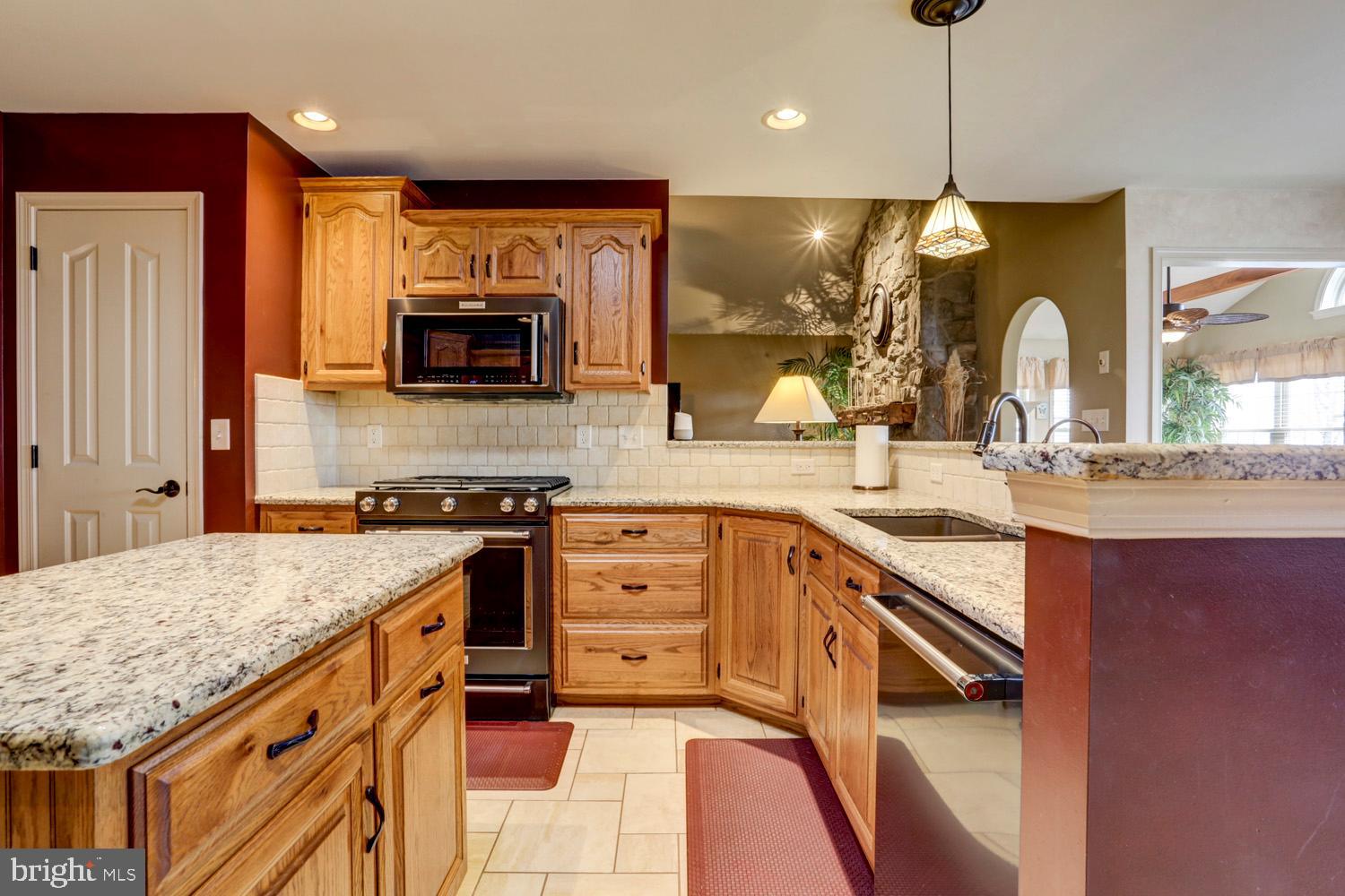 Gourmet kitchen with all the upgrades!