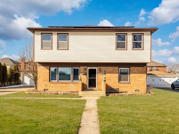 $470,000 | 7920 Natoma Avenue, Burbank, IL 60459