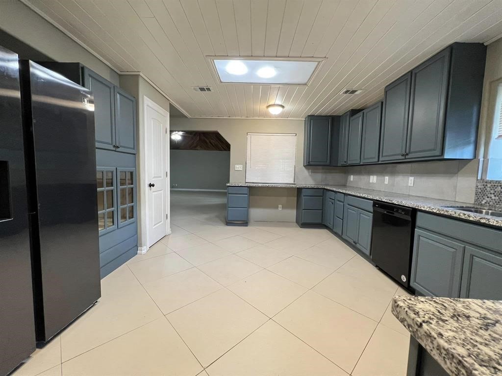 123 Pinehurst Drive Sour Lake, TX 77659 - Photo 3 of 23 a kitchen with stainless steel appliances kitchen island granite countertop a refrigerator and a sink