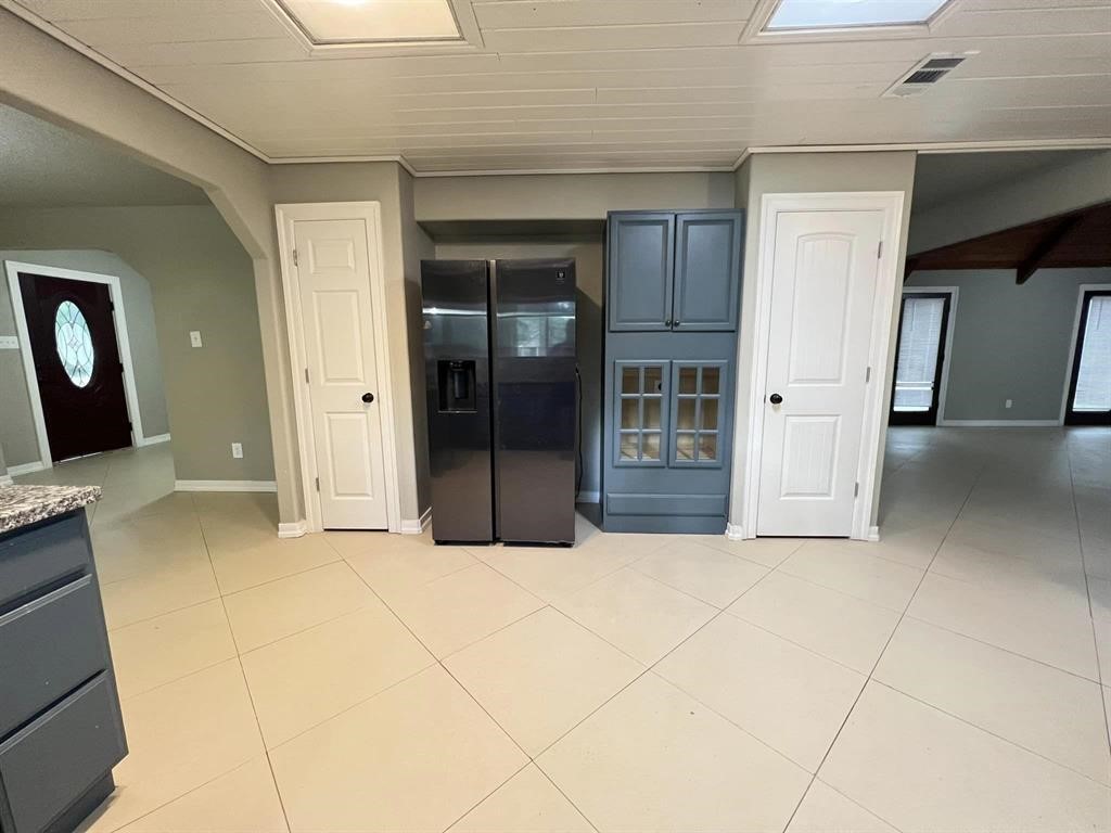 123 Pinehurst Drive Sour Lake, TX 77659 - Photo 7 of 23 a view of livingroom with bathroom