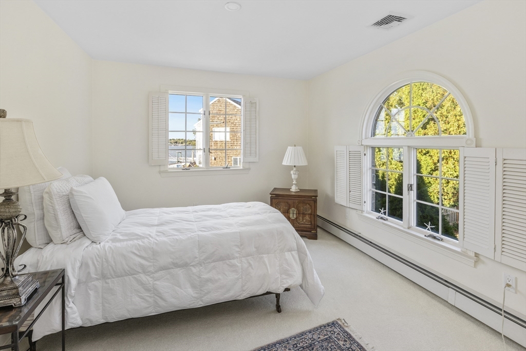 89 Naugus Avenue Marblehead, MA 01945 - Photo 18 of 39 a bedroom with a bed and a window
