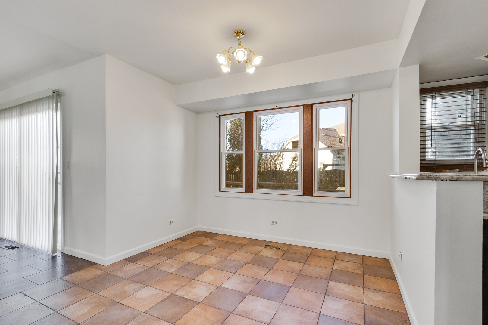 68 Jackson Lane Streamwood, IL 60107 - Photo 8 of 25 a view of an empty room with a window
