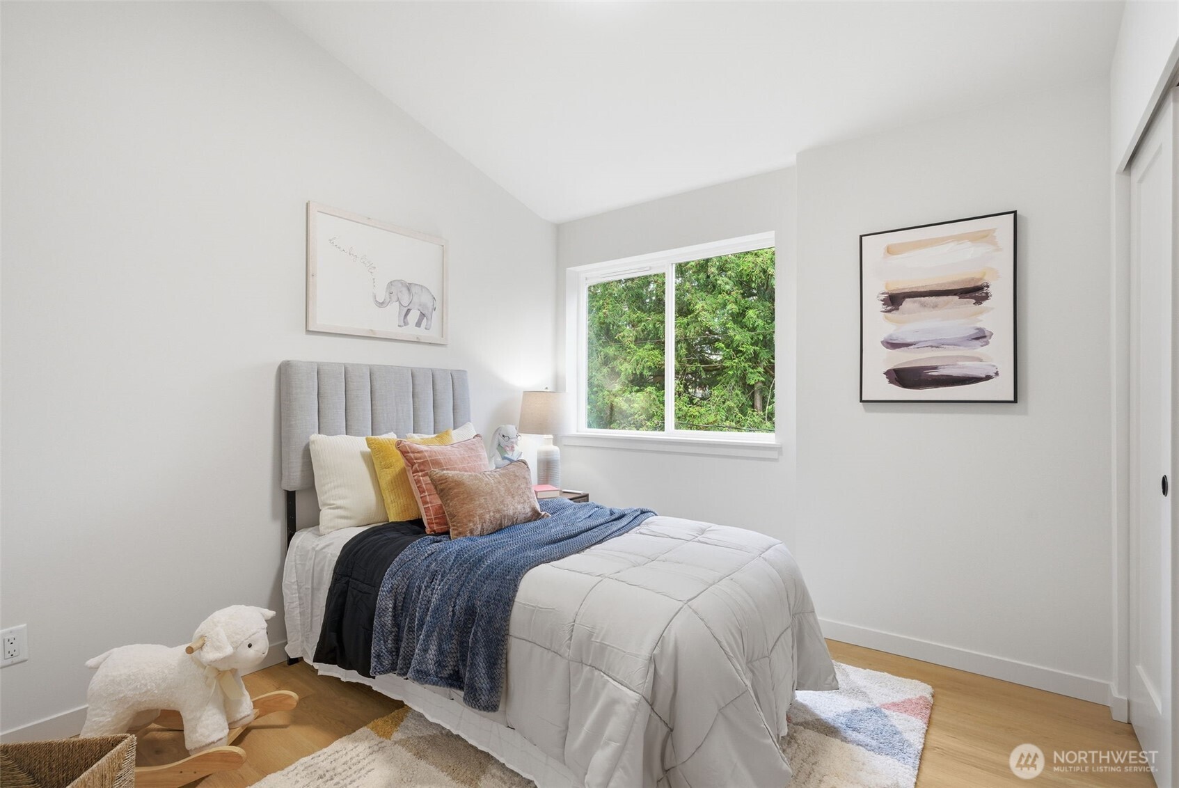 9725 Evanston Avenue North Seattle, WA 98103 - Photo 19 of 40