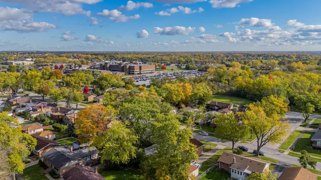 $220,000 | 500 Grosvenor Place, Chicago Heights, IL 60411