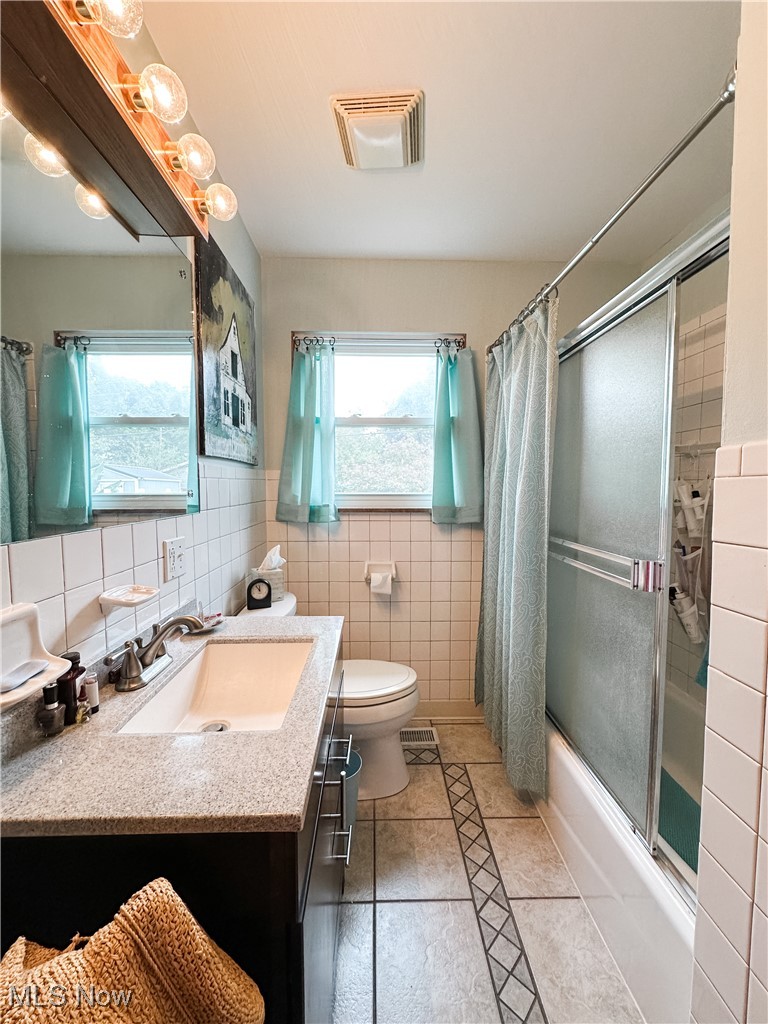 602 South Ritchie Avenue Ravenswood, WV 26164 - Photo 17 of 26 main bath/shower ...