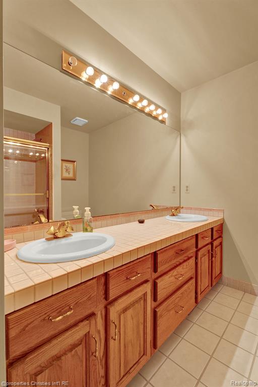 2160 Reagan Drive Rochester Hills, MI 48309 - Photo 39 of 60
