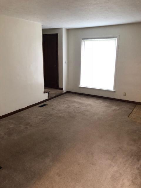 1057 South James Road Columbus, OH 43227 - Photo 5 of 5 living room