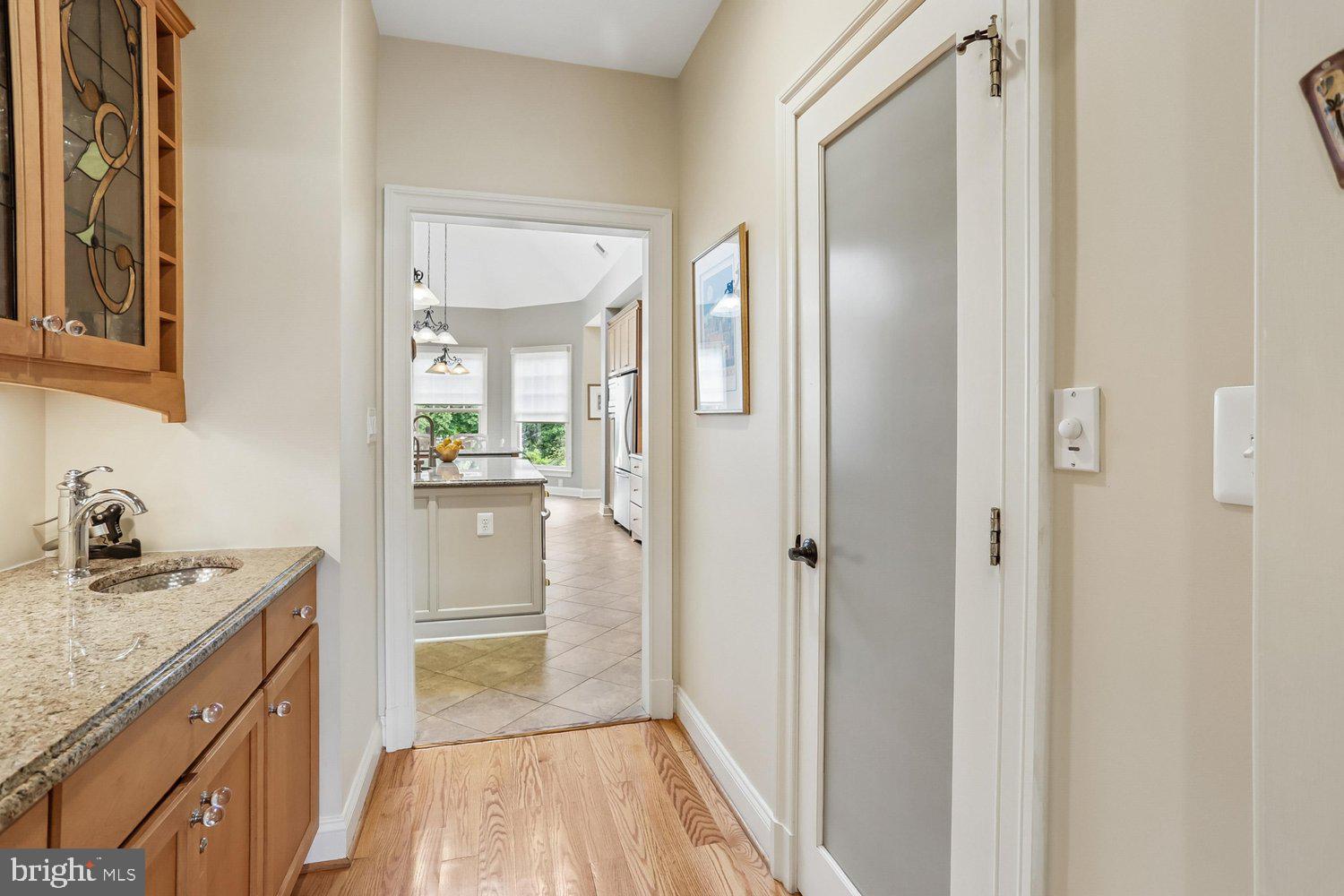 11736 Gainsborough Road Potomac, MD 20854 - Photo 33 of 100 Butler's Pantry