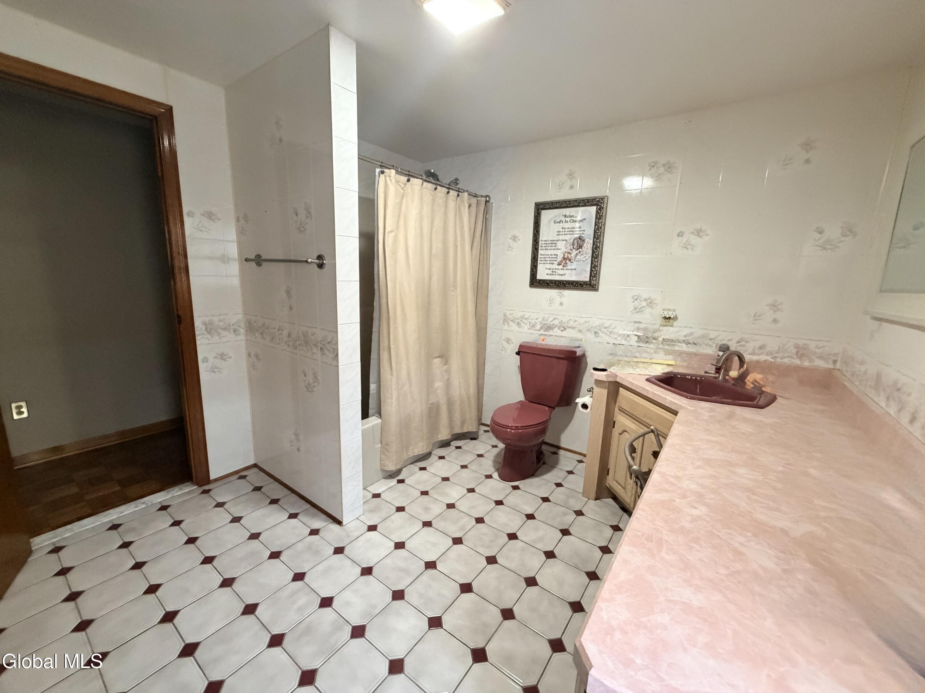 52 Haswell Road Colonie, NY 12189 - Photo 22 of 28 2nd fl bath with seated vanity