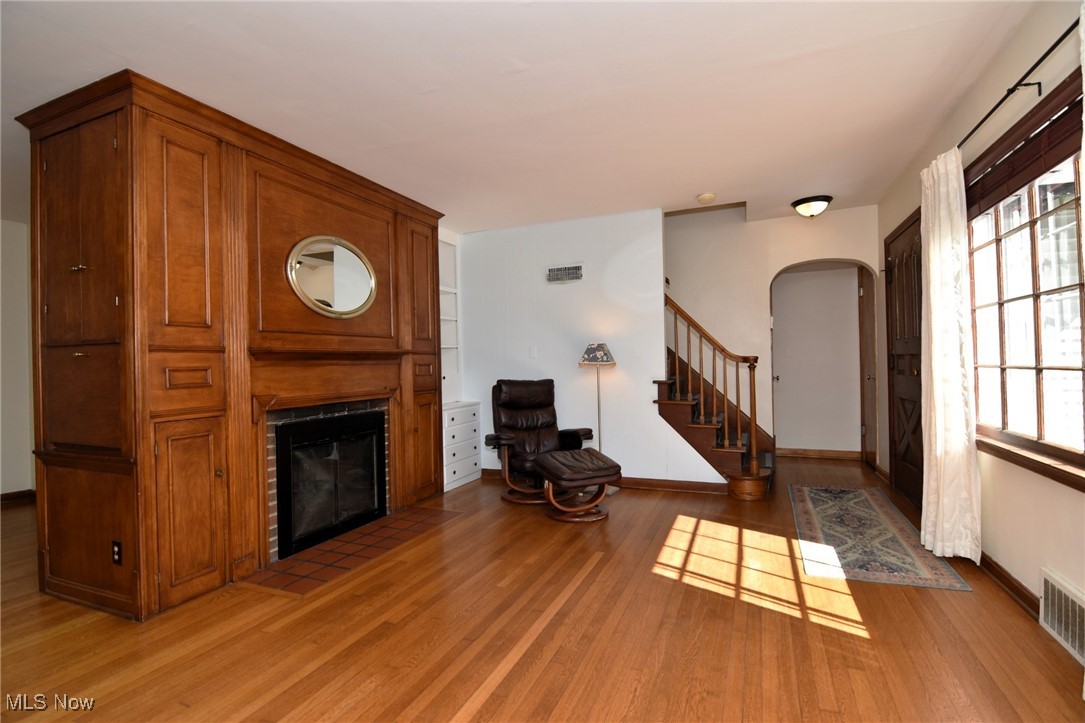2636 Queenston Road Cleveland Heights, OH 44118 - Photo 9 of 45 Living Room
