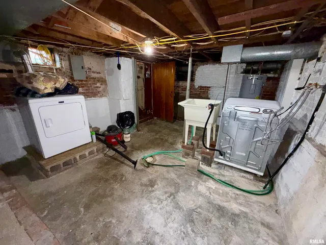 $109,000 | 107 Picard Street, Alpha, IL 61413