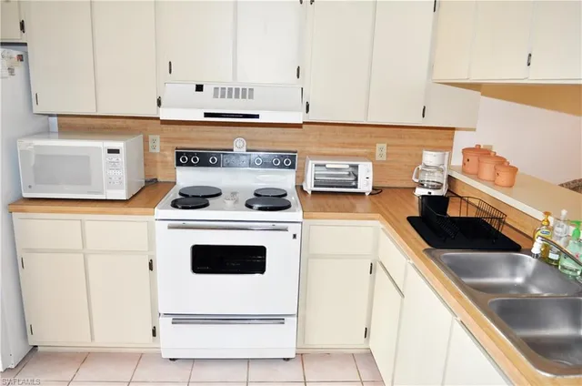 $3,000 | 4110 Looking Glass Lane, Unit 3011, Naples, FL 34112