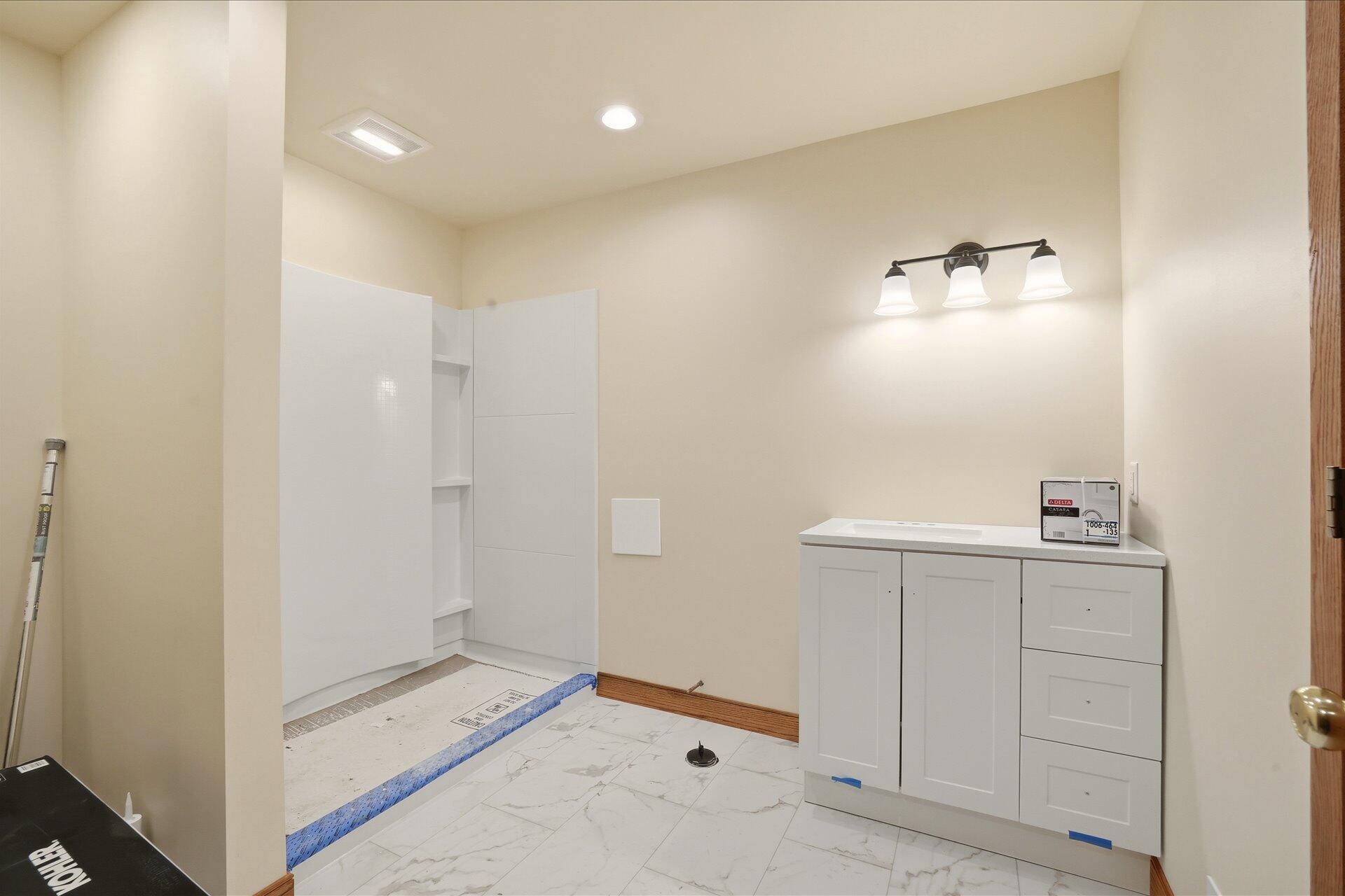 790 Garrison Court Delafield, WI 53018 - Photo 25 of 37 34-023_BCAM1290