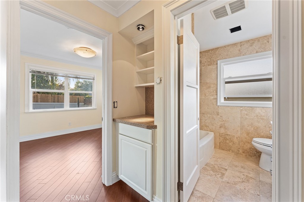 510 Lime Street Redlands, CA 92374 - Photo 20 of 50 a bathroom with a toilet sink and a mirror